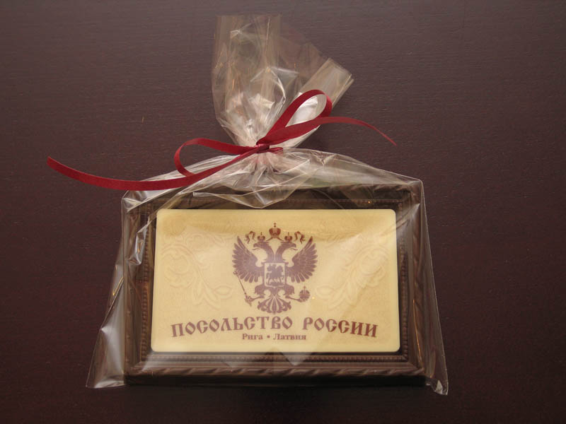 Gifts For Travelers - 90g Framed Chocolate Picture in a Polybag with Ribbon